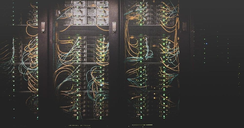 Visuelle Pipeline-Orchestrierung auf einem Canvas mit verbundenen Datenknoten